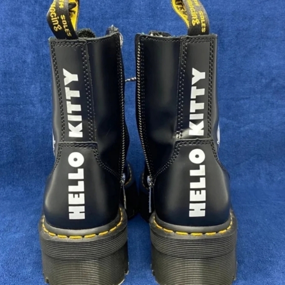 Dr. Martens X Hello Kitty - Picture 3 of 11